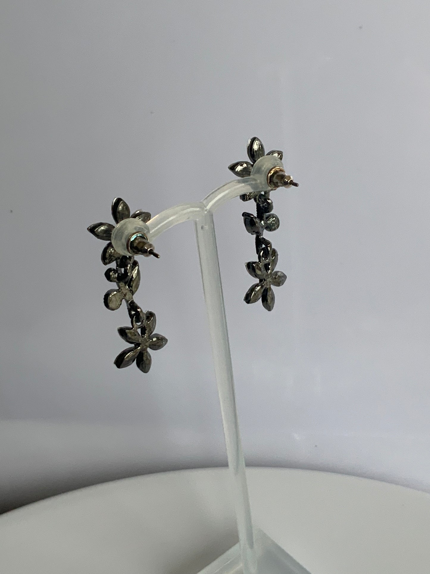 Vintage-Look Boho Floral Dangle Earrings Pierced Orange & Red lovely detailed
