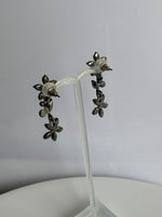 Vintage-Look Boho Floral Dangle Earrings Pierced Orange & Red lovely detailed